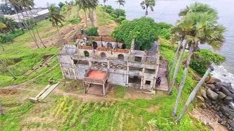 LE PALAIS DU GOUVERNEUR / RESIDENCE DES COMMANDANTS DE CERCLE