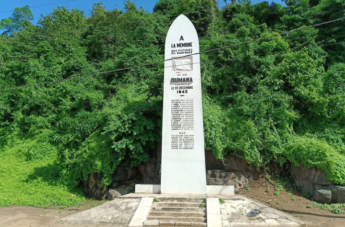 LE MONUMENT AUX MORTS